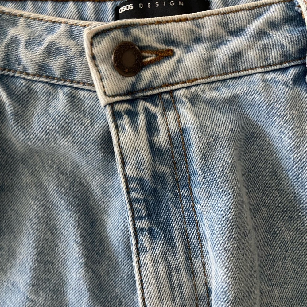 ASOS size 34  distressed Boyfriend Jeans with Classic Denim Look $55